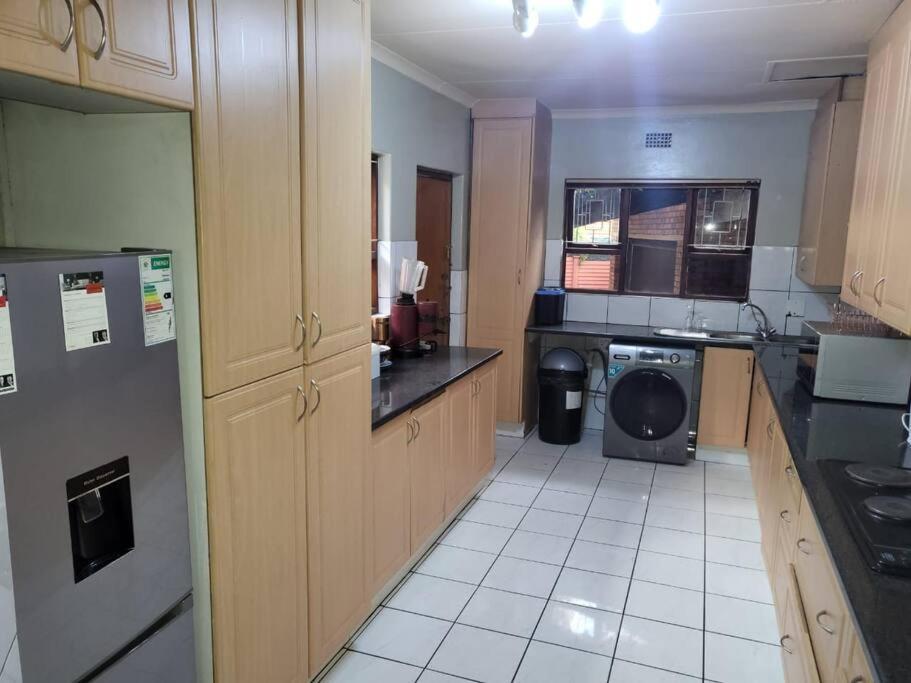 Albatrossways Lodge Sandton Luaran gambar